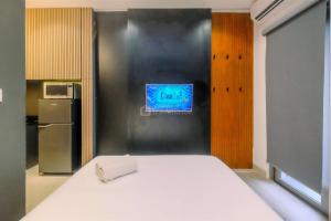 Minimalist and Comfy Studio Ciputra World 2 Apartment By Travelio