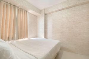 Modern Look 2BR at Bassura City Apartment By Travelio