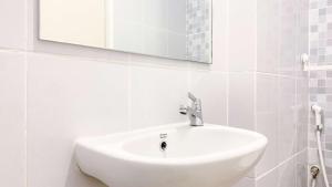 Simply Studio at 18th Floor Tokyo Riverside PIK 2 Apartment By Travelio