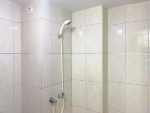 Homey and Simply Look Studio Springlake Summarecon Bekasi Apartment By Travelio