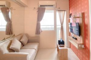 Cozy Living 2BR Green Pramuka City Apartment near Mall By Travelio