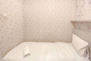 Cozy Living 2BR Green Pramuka City Apartment near Mall By Travelio