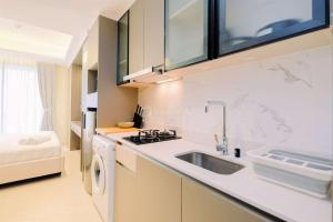 Modern Look and Comfy Studio Gold Coast Apartment By Travelio