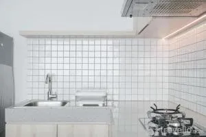 Comfortable and High Floor 1BR Paddington Heights Apartment By Travelio - Pakulonan Dua