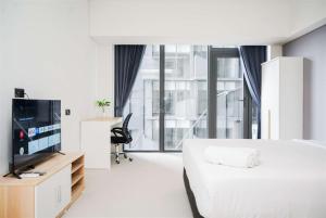 Comfort Living Studio Apartment Carstensz Residence By Travelio