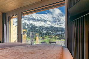 Family Room with Balcony room in Eiger Lodge Chic