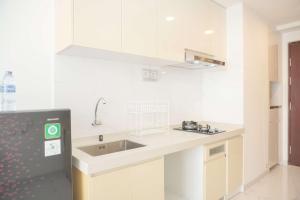 Comfy Stay Studio at Sky House BSD Apartment By Travelio
