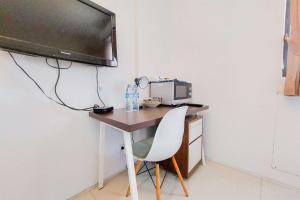 Minimalist and Warm Studio Room (No Kitchen) Kubikahomy Apartment By Travelio