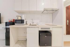 Simple and Cozy Stay Studio Sky House Alam Sutera Apartment By Travelio