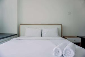 Homey and Comfort Living Studio Collins Boulevard Apartment By Travelio