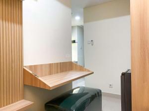 Good Deal 1BR with Working Room at Pollux Chadstone Apartment By Travelio