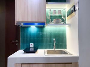 Good Deal 1BR with Working Room at Pollux Chadstone Apartment By Travelio