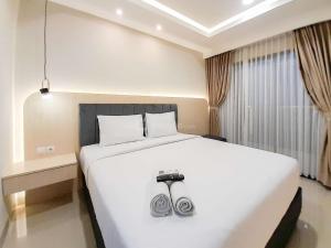 Modern Look and Comfortable Studio at Patraland Amarta Apartment By Travelio