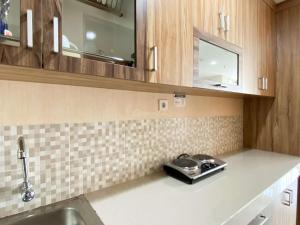 Homey and Simply Studio The Enviro Apartment By Travelio