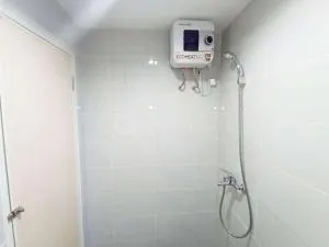 Modern Look and Homey Studio Amartha View Apartment By Travelio - 沃诺索博