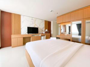 Homey and Strategic Studio (No Kitchen) at Sentraland Semarang Apartment By Travelio