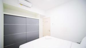 Comfortable Living 2BR at Anderson Supermall Mansion Apartment By Travelio