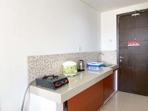 Warm and Comfy Studio at Enviro Apartment By Travelio