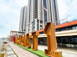 Comfortable Living 2BR at Meikarta Apartment By Travelio