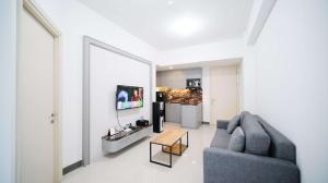 Compact and Homey 2BR at Benson Supermall Mansion Apartment By Travelio