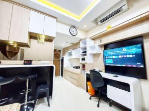 Modern Look 1BR at Uttara The Icon Apartment By Travelio