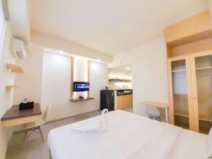 Best Homey and Restful Studio at Altuz Seturan Yogyakarta Apartment By Travelio