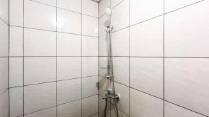 Tranquil Studio (No Kitchen) Apartment Bandaraya - Tallasa City Makassar By Travelio