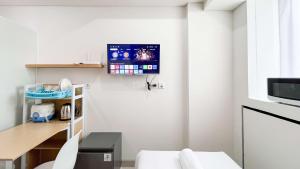 Tranquil Studio (No Kitchen) Apartment Bandaraya - Tallasa City Makassar By Travelio