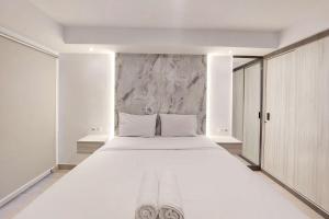 Simply Look Studio Apartment at Mansyur Residence By Travelio