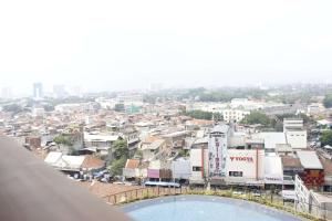 Strategic Studio at Green Kosambi Bandung Apartment By Travelio