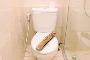 Stunning and Comfy Studio Apartment Springlake Summarecon Bekasi By Travelio