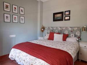 Chalet con piscina y vistas a campo de golf