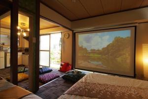 Shinjuku 3 min walk from station #projector #OH3-1