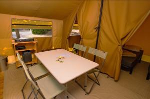 Campings Camping Onlycamp du Cret : photos des chambres