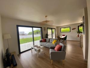 Maison moderne avec vue sur mer