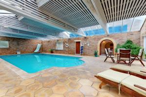 Purbeck Cliffs with private indoor pool