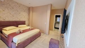 Sazani Hotel & Apartments