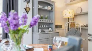Quirky North Yorkshire Cottage - Christmas Cottage - Addingham
