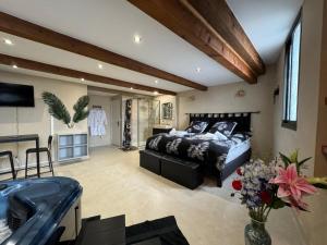 Love hotels Le Cocon SPA lune de miel : photos des chambres