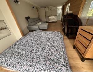 B&B / Chambres d'hotes Quiet Studio in a House in Sevrier Annecy Lake very close to the lake : photos des chambres