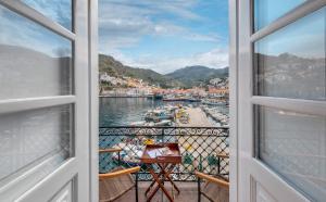 Douskos Exclusive Property