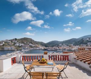 Douskos Exclusive Property