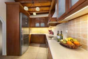 Douskos Exclusive Property