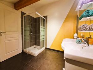 Maisons de vacances Le Loft Nature Bien-Etre Piscine Chauffee Privee du Tarn entre Toulouse et Albi & Les Cottages du Tarn : photos des chambres