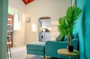 Couples Hideaway, King Bed- 5 Mins to Beach & Oistins- Golden Teal - Enterprise