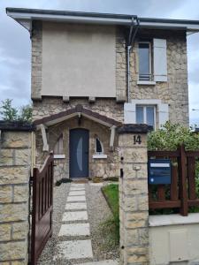 Maisons de vacances Artist house with piano and charming garden : photos des chambres