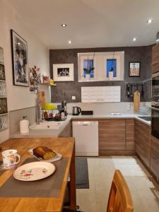 Maisons de vacances Artist house with piano and charming garden : photos des chambres