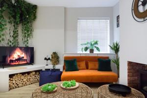 The Jungle! House with Hot Tub.