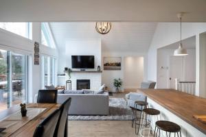 Luxurious Scandinavian Golf Chalet with Private Spa