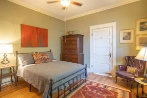 Midtown Central Gardens Bungalow